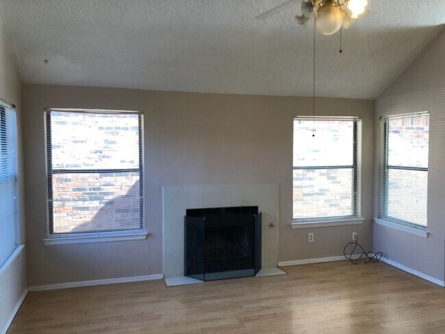 Foto del edificio - 3 bedroom, 2 bath 2 car garage home for re...