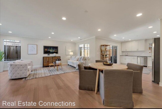 Building Photo - 3 br, 2.5 bath House - 430 Douglas Place