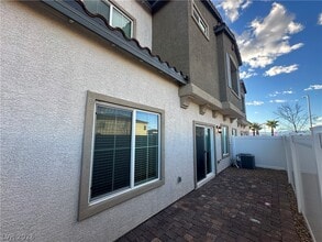 Building Photo - 206 Callen Falls Ave