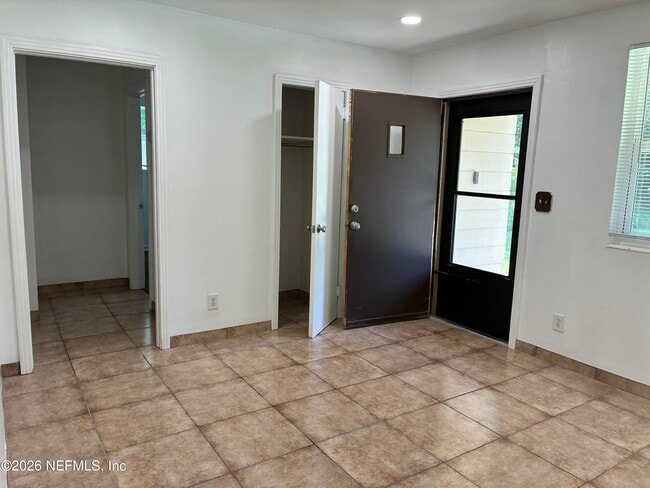 Building Photo - 645 Allen Ln