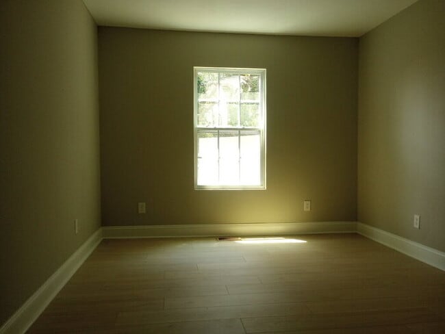 Foto del edificio - 326 Sherman Dr