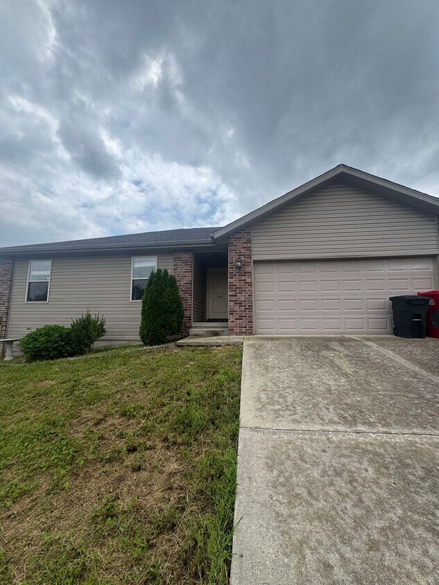 Foto del edificio - 16258 Hailey Ln