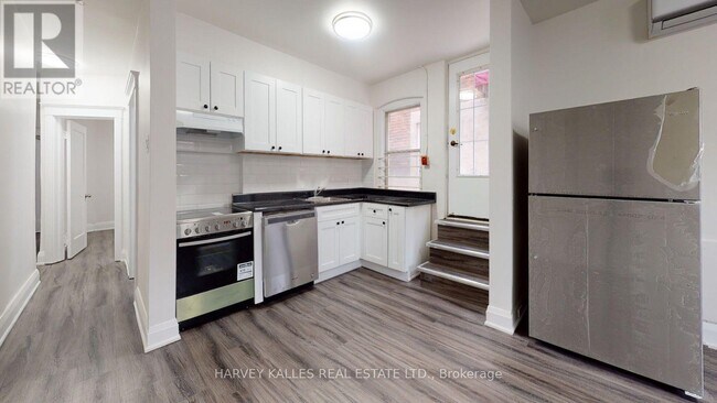 Photo du bâtiment - 1065 Bathurst St