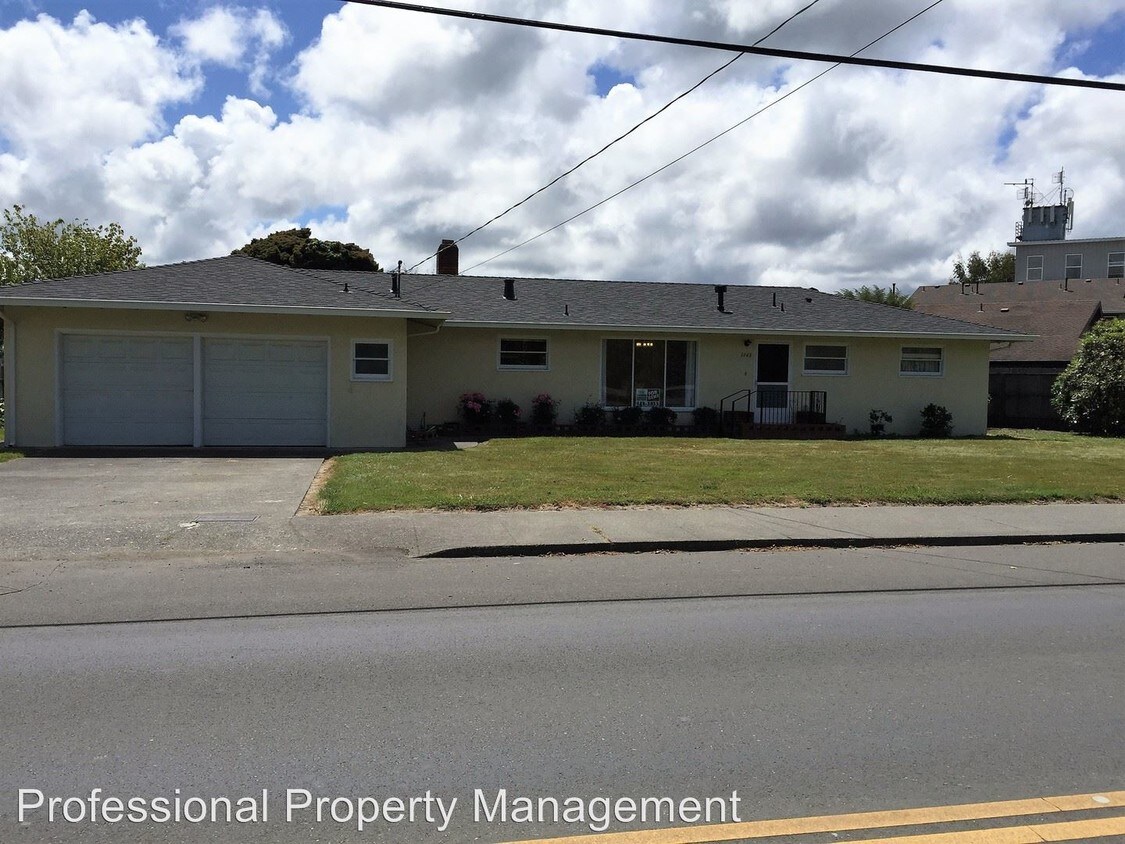 Primary Photo - 1448 Main St