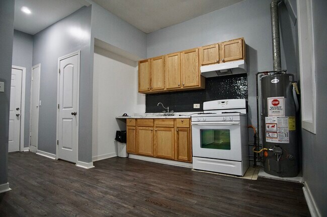 Building Photo - 1100 W 18th St