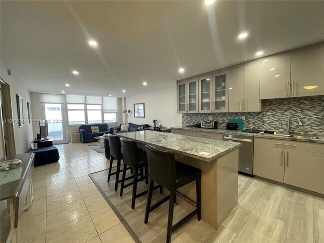 Foto del edificio - 3725 S Ocean Dr