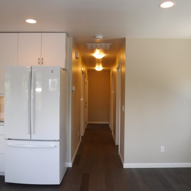 Foto del edificio - Light & Bright 2 Bed/2 Bath Mid-Town Cottage with Garage