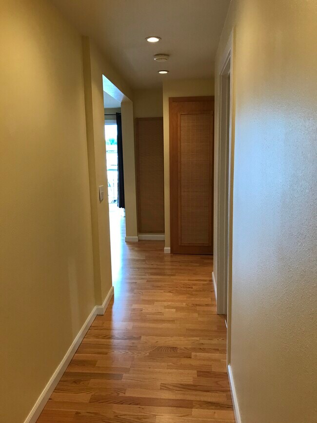 Entry hallway - 65 Kirkland Ave