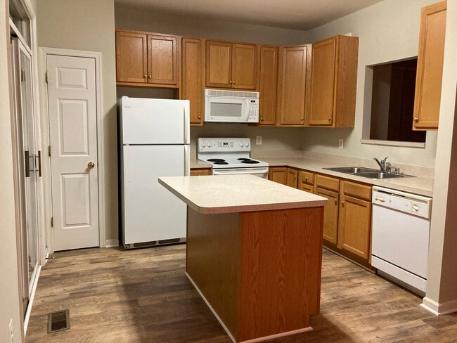 Kitchen - 4301 Normandy Ct
