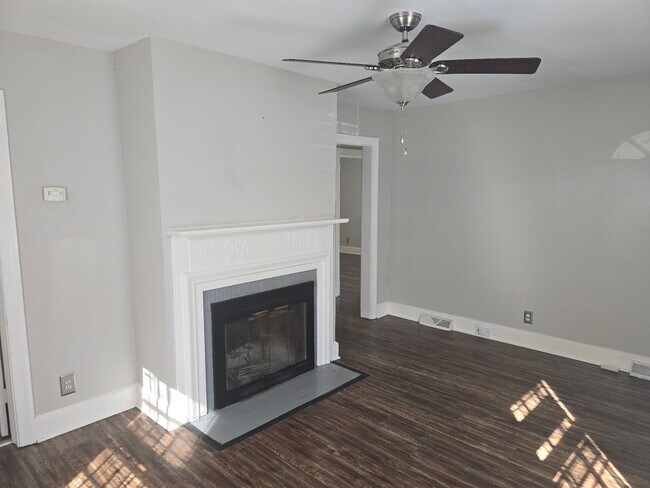 Building Photo - 2014 Colonial Ave