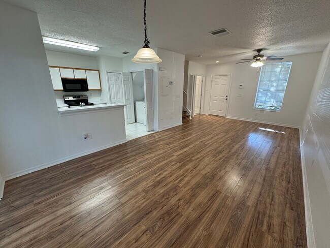 Building Photo - 1405 Lyonshire Dr