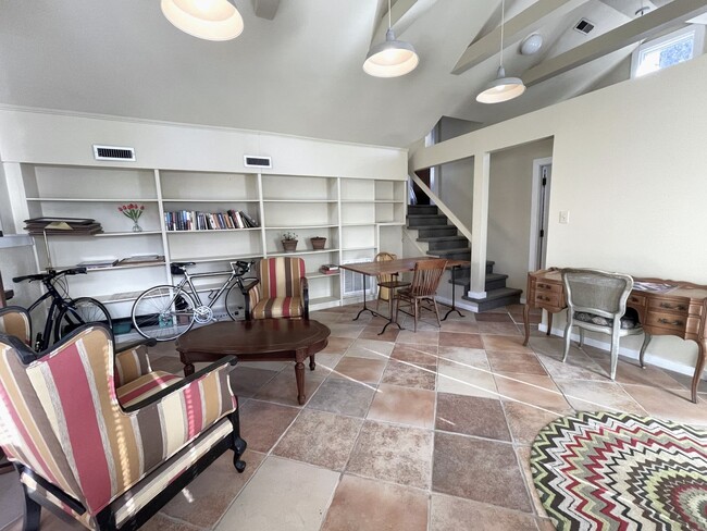 Photo - Charming Cottage for Rent Near UT House