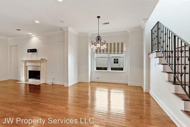 Building Photo - 3 br, 2.5 bath House - 6010 Louis XIV Street