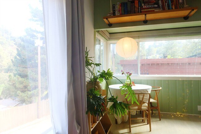 Foto del edificio - 8714 Crescent Dr