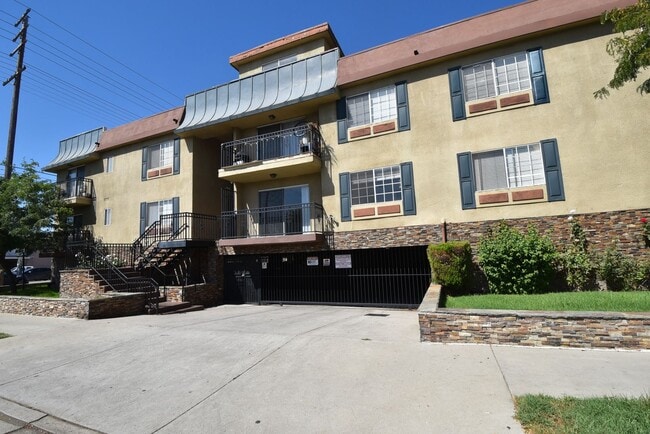 Building Photo - 6401 Riverton Ave