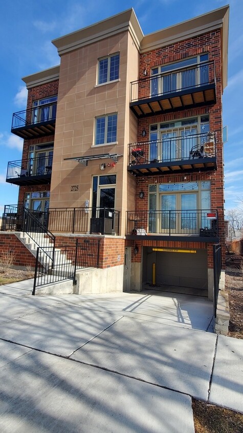 Primary Photo - 2725 Budd St