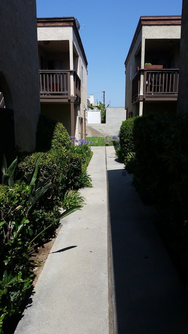 16902 Hoskins Lane Unit HOSKINS 5, Huntington Beach, CA 92649 Room for Rent in Huntington