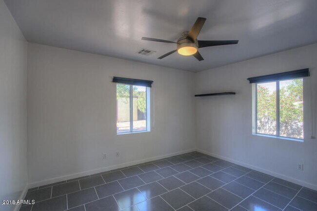 Building Photo - 502 E Osborn Rd