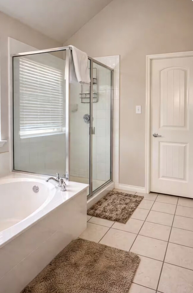 Foto del edificio - 3209 Silver Springs Way