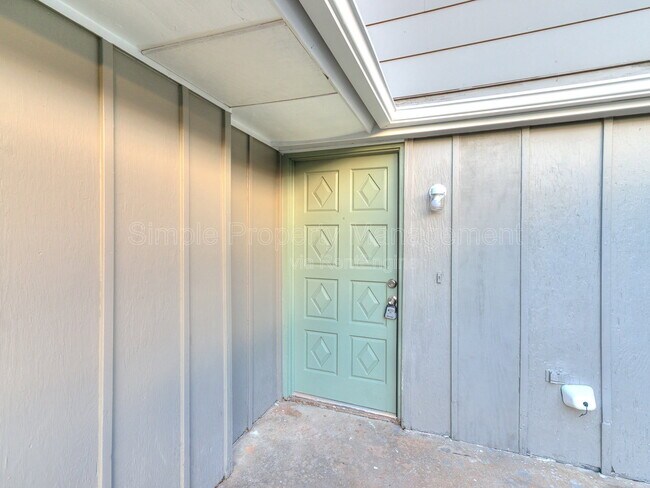 Foto del edificio - 8510 Candlewood Dr