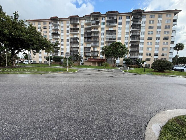 Foto del edificio - 4174 Inverrary Dr