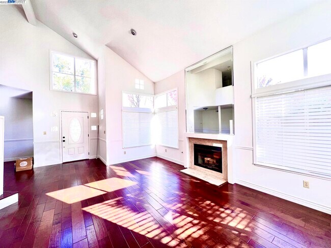 Foto del edificio - 6180 Lakeview Cir