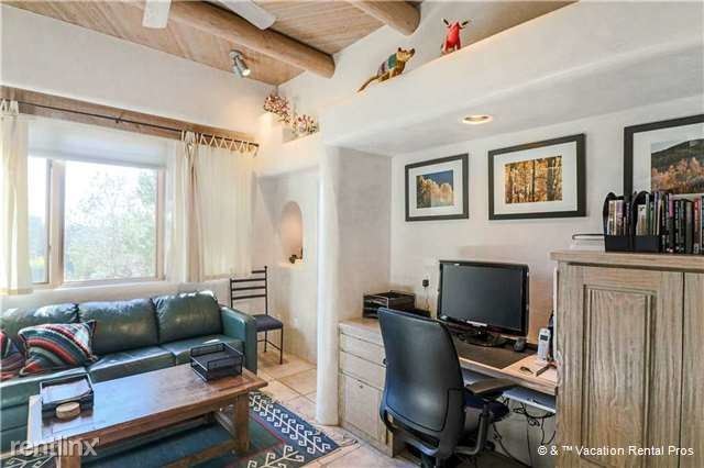 Building Photo - 504 Los Nidos Dr
