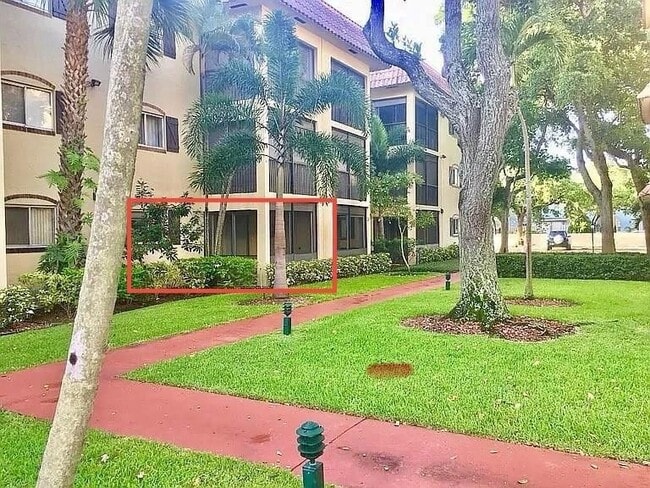 Building Photo - 257 S Cypress Rd