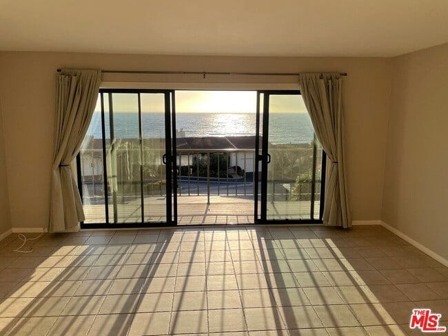 Foto del edificio - 6798 Shearwater Ln