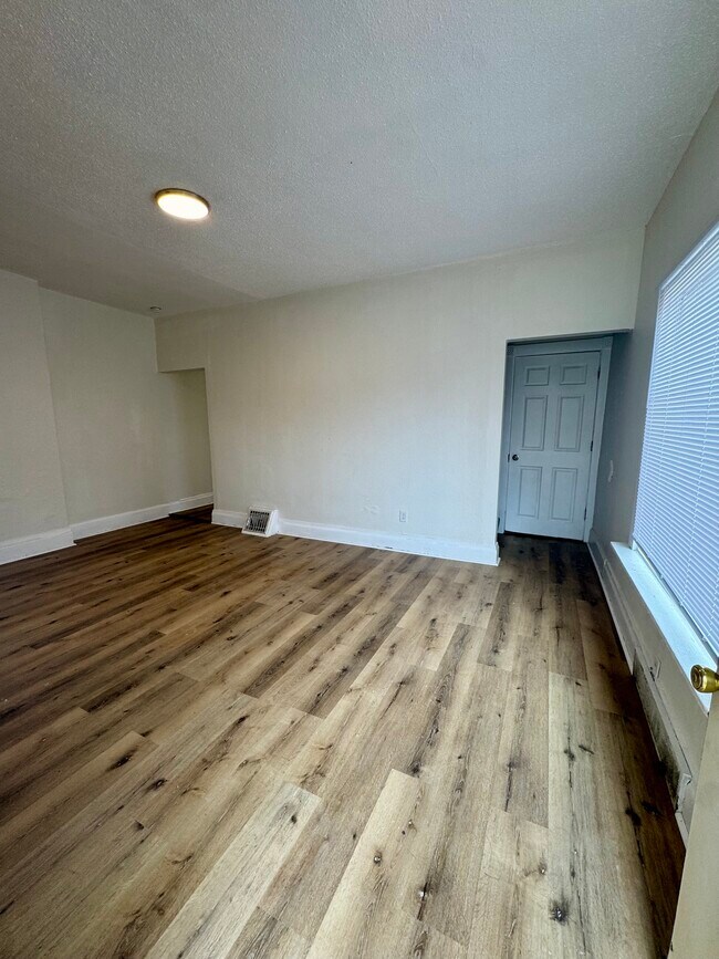 Foto del edificio - 1047 12th St