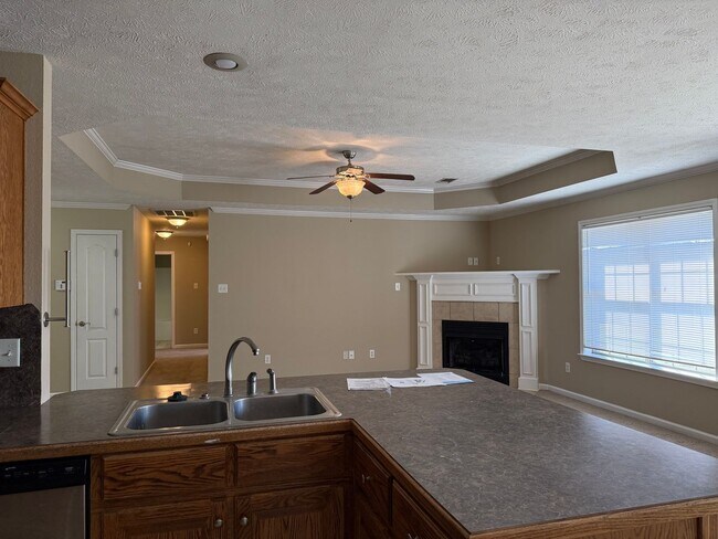 Foto del edificio - 2413 Versailles Dr