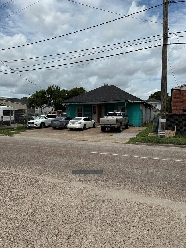 Building Photo - 304 Lockwood Dr