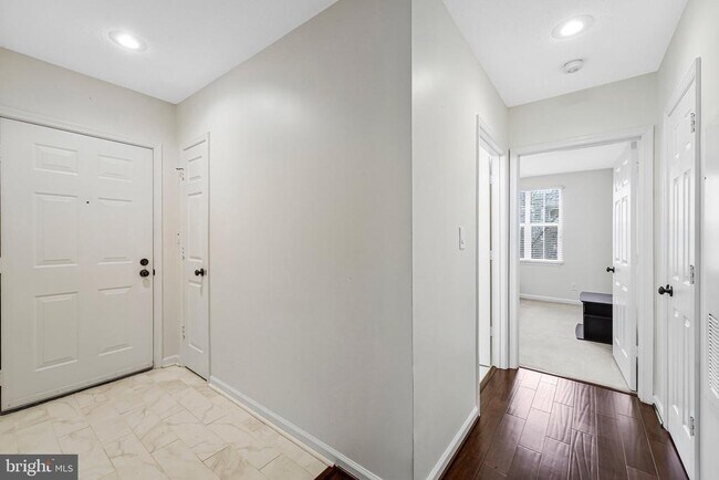 Foto del edificio - 20320 Beechwood Terrace