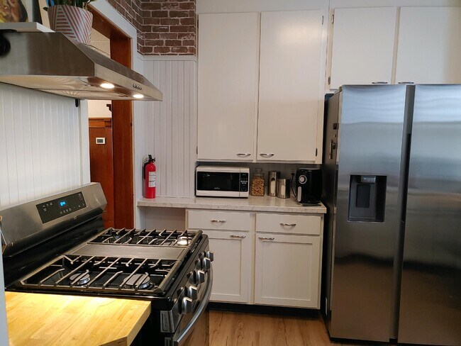 Kitchen - 735 Amherst St