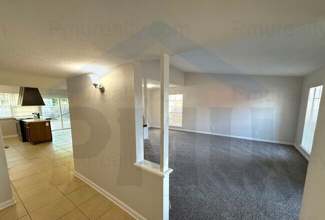 Building Photo - COMING SOON! Charming and spacious 3 bedro...