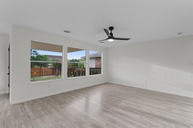 Foto del edificio - 15532 Emmaleighs Ln
