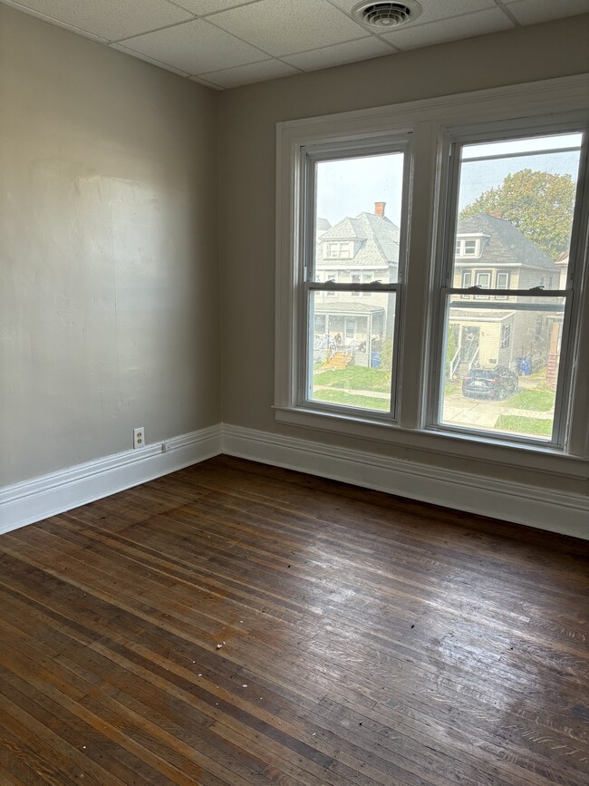 Dining room - 31 Kenefick Ave