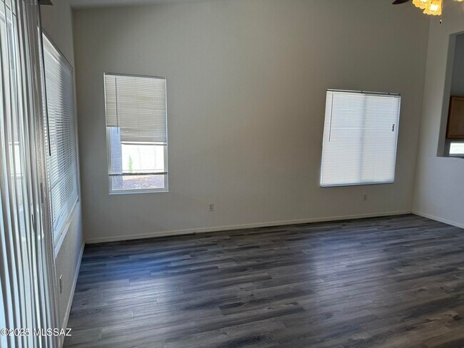 Foto del edificio - 7825 W Scout Rd