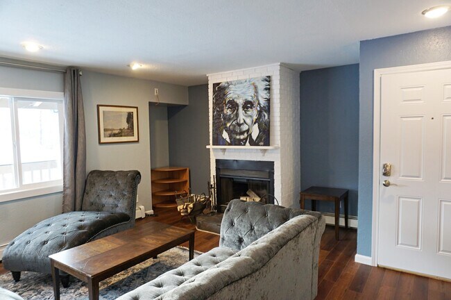 Foto del edificio - 1020 Friendly Ln