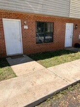 Building Photo - 3735 Oakwood Hills Dr