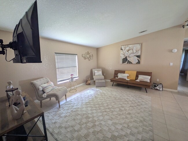 Building Photo - 2737 Cranmoor Dr