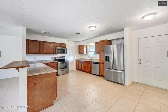 Building Photo - 2016 Rollins Dr