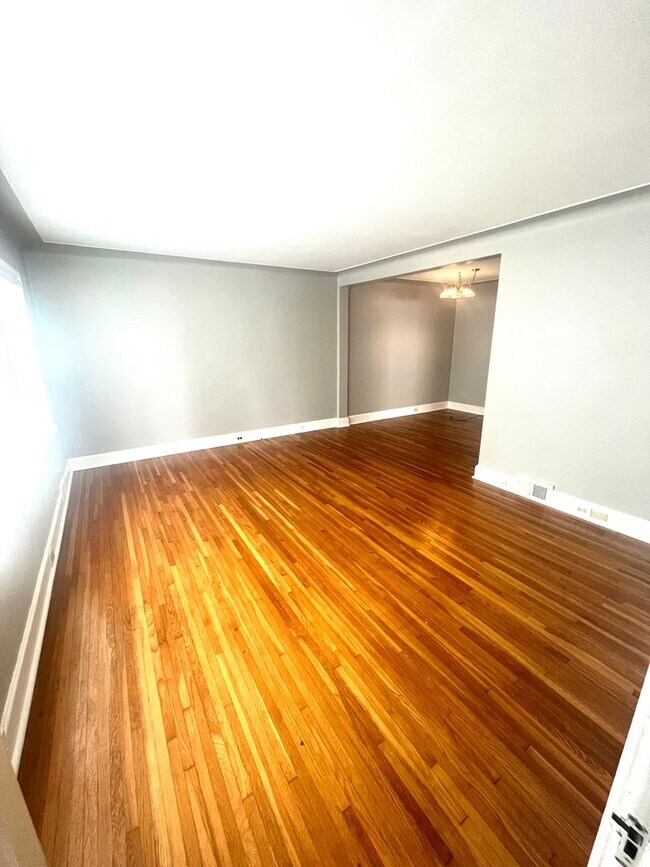 Foto del edificio - 1913-1915 Woodland Ave