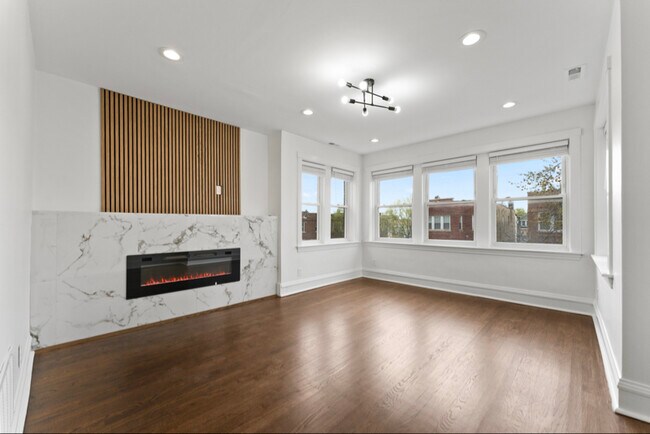 Foto del edificio - 5304 W Cornelia Ave