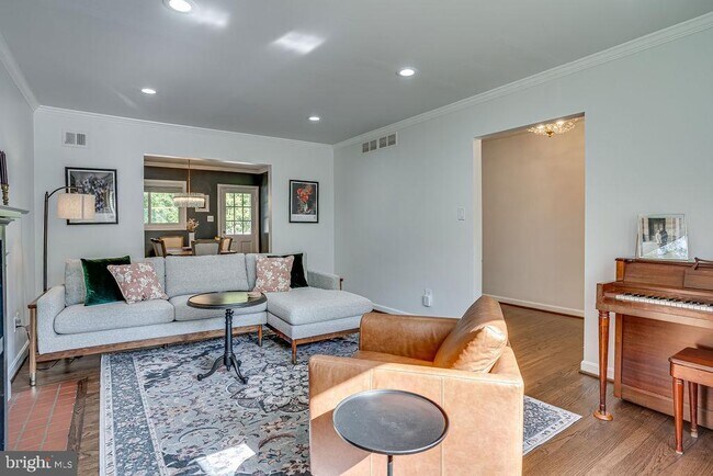 Building Photo - 3205 Patrick Henry Dr
