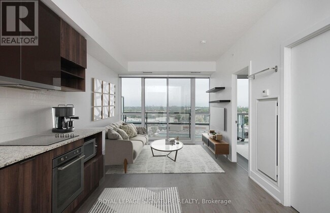 Building Photo - 99 The Donway W