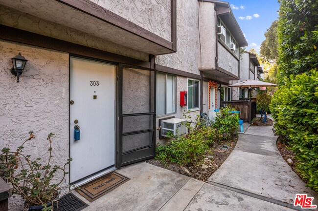 Foto del edificio - 348 Miraleste Dr