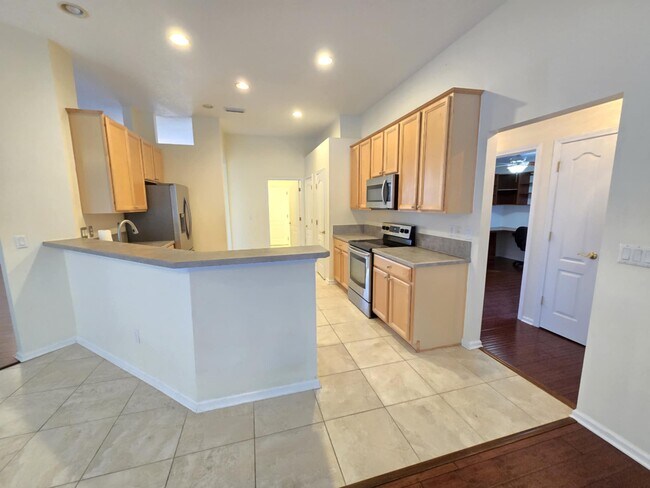 Foto del edificio - 637 Grand Parke Dr