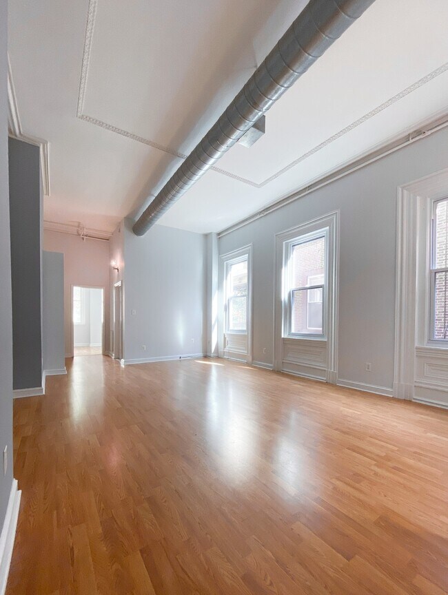 Building Photo - 1935 Chestnut Street, Unit 35-2R