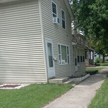 Building Photo - 415 E Eleanor St
